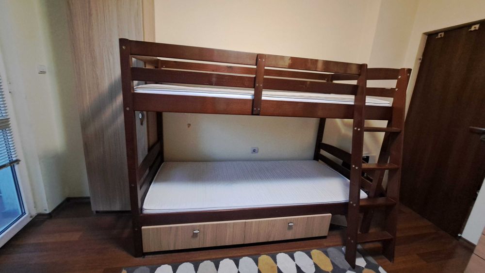 Двуетажно легло с чекмеджета, матраци, гардероб. Мебели за детска стая