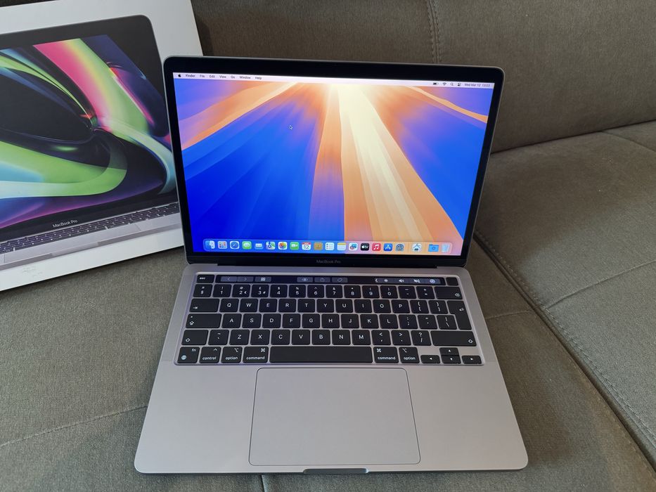 Macbook Pro 13 13” Touchbar 2020 M1 8Gb SSD 512GB ca nou
