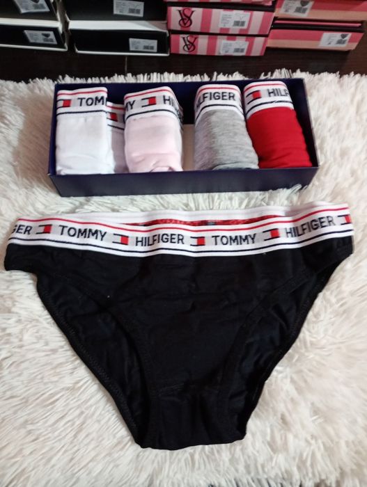 Комплект дамско бельо високо качество. По  5 броя в кутия.