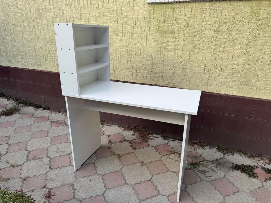 Маникюрный столик