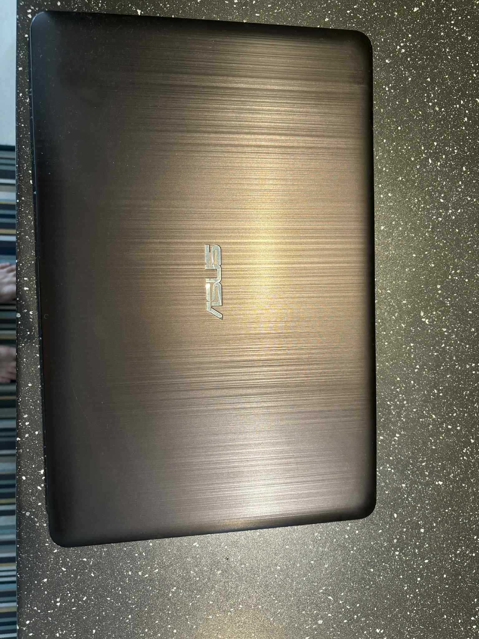 Лаптоп ASUS VivoBook X540U-DM543
