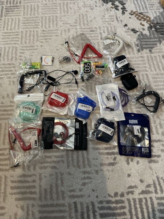 Чехлы для наушников , провода