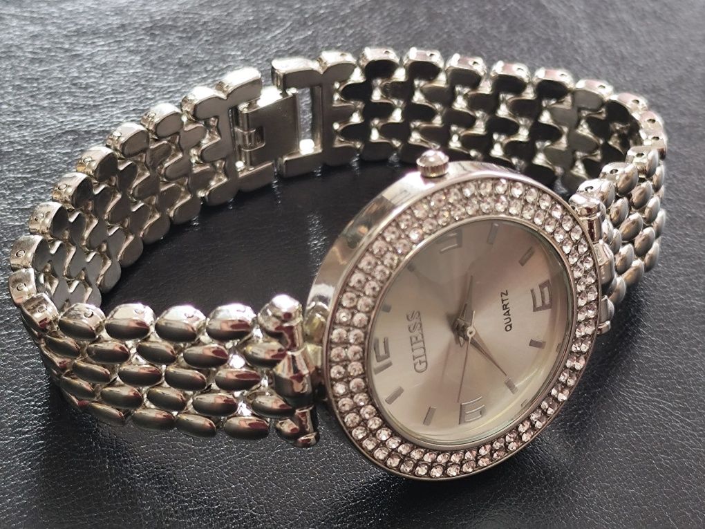 GUESS / Дамски Часовник