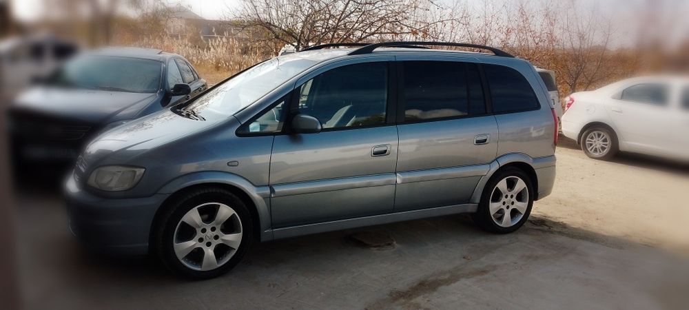 Opel Zafira A  минивэн