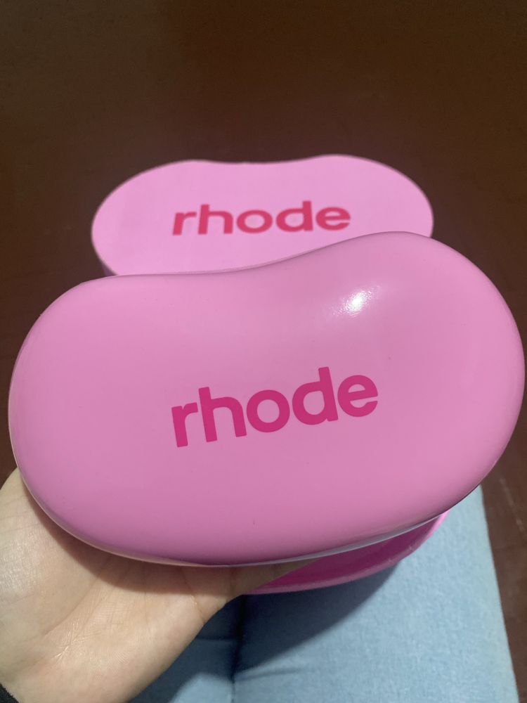 Оригинал несесер на Rhode от лимитираната серия jelly bean
