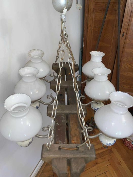 Candelabru sase brate din lemn si portelan