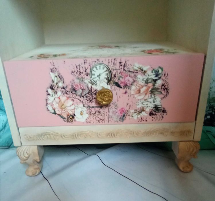 Реновирано нощно шкафче