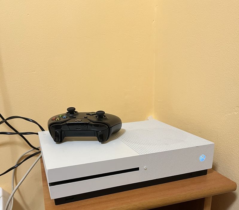 Vand Xbox one S impecabil!