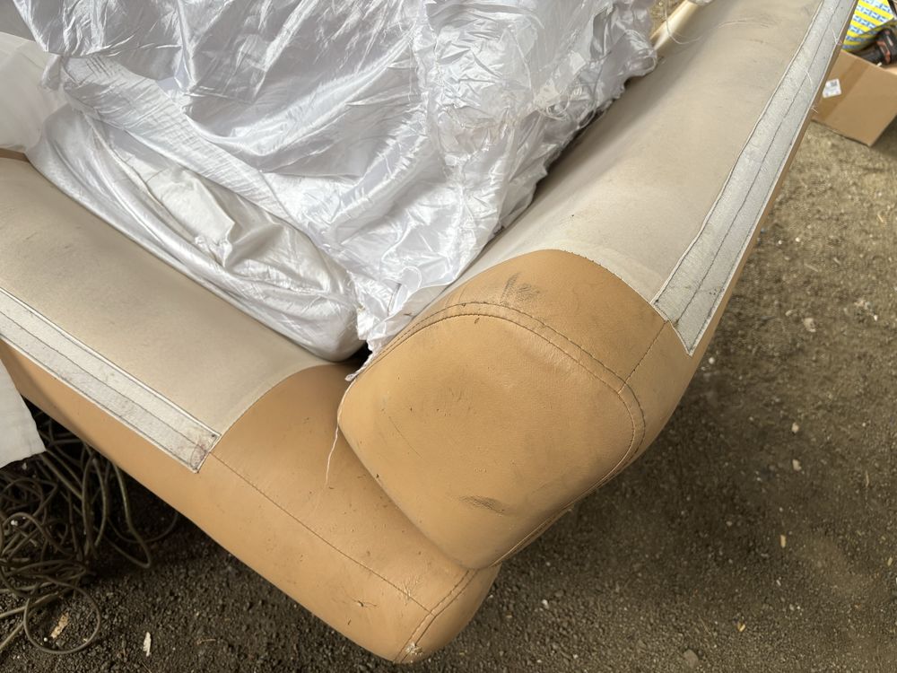 Продам угловой диван с креслом
