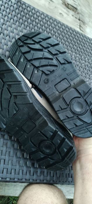Vand pantofi/papuci de lucru 44