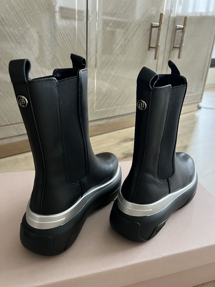 Ghete Liu Jo noi, din piele, dama