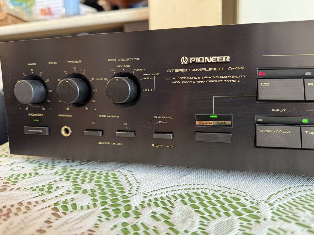 Pioneer A-44 стерео усилвател