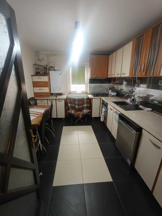 Vând apartament  3 camere