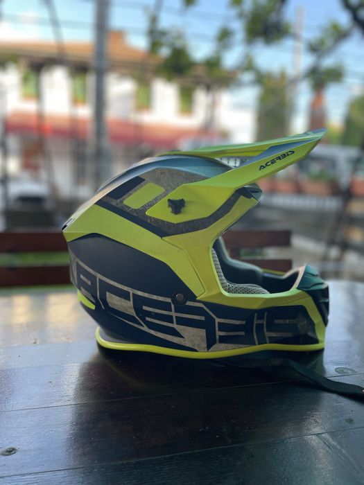 Продавам каска acerbis
