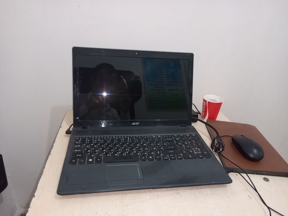 Notebook sotiladi acer