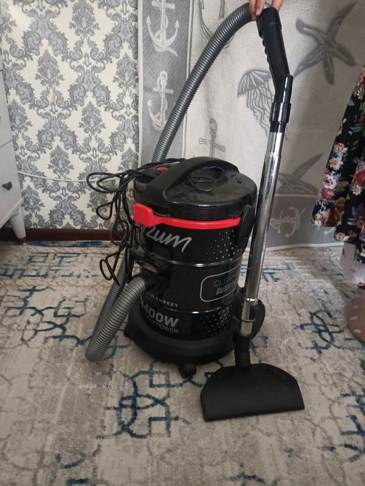 Пылесос и вещалка для одежда