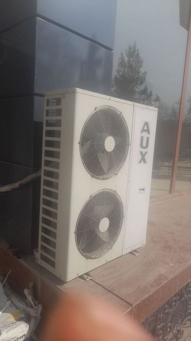 Kondisoner holati yangidek 2 ta dtoyksli 1  tasi 65 tali 1 tasi 32 tal