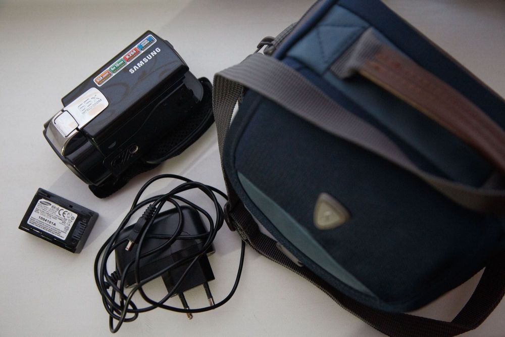 Продам видеокамеру Samsung SMX-F40BP