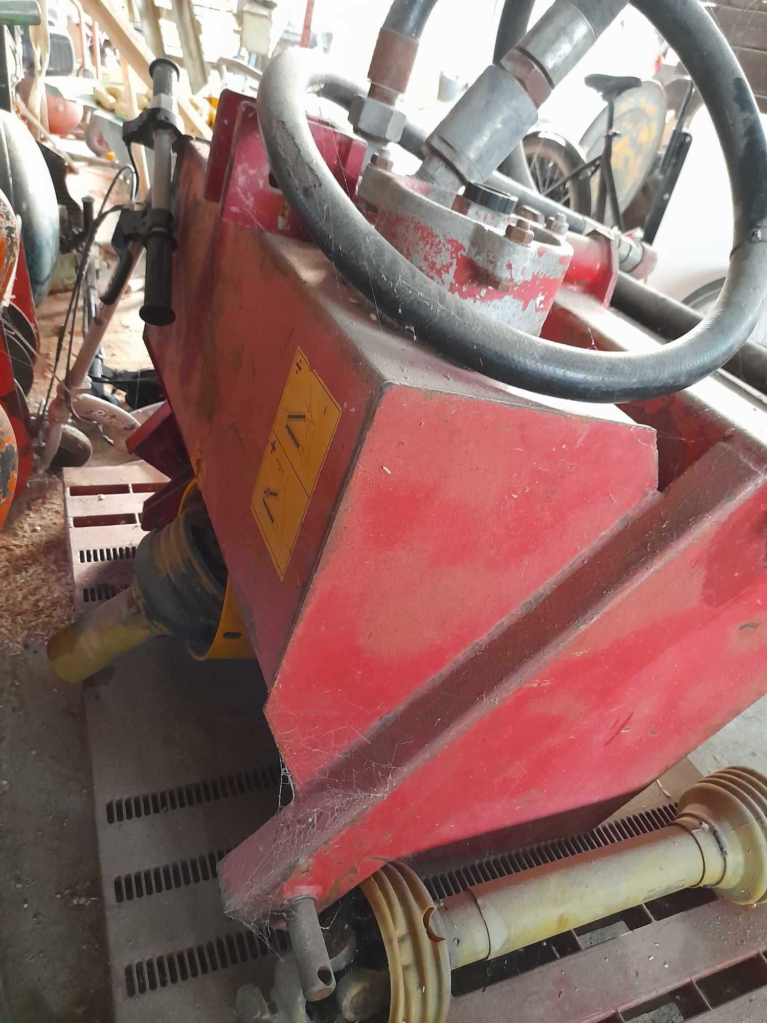 Statie hidraulica la tractor