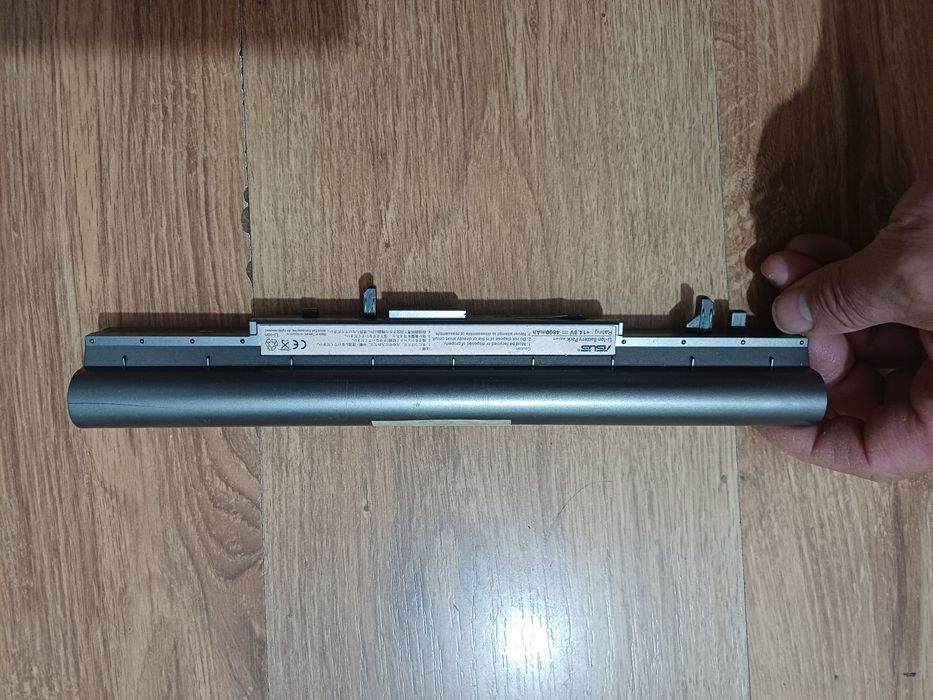 Baterie laptop Asus model A42-W3
Are celule noi schimbate
Chip-ul a fo