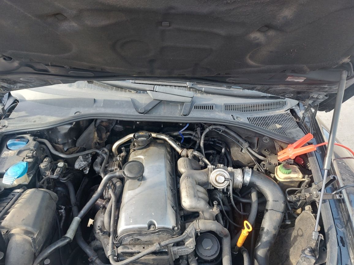 Dezmembrez Touareg 2.5 BAC motor defect.