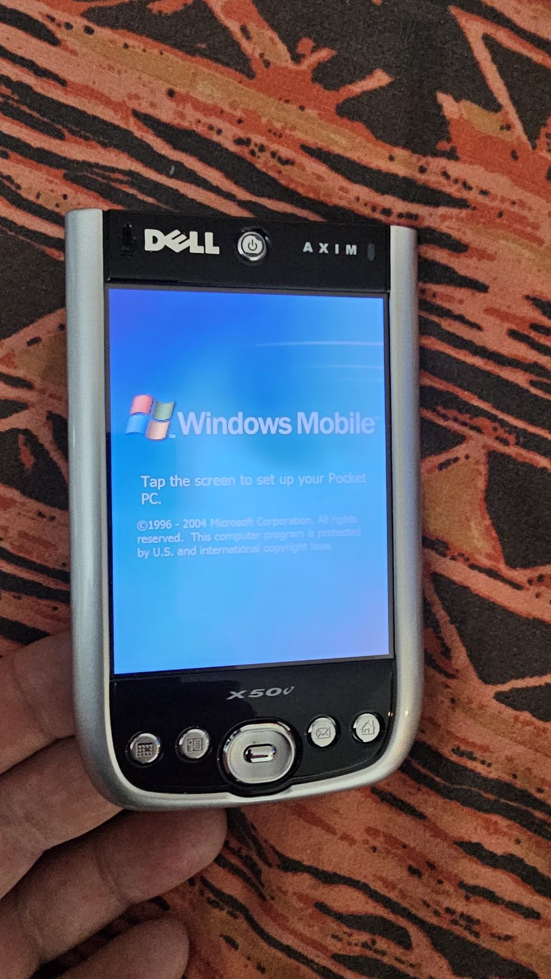 Продавам джобен компютър Dell Axim X50v