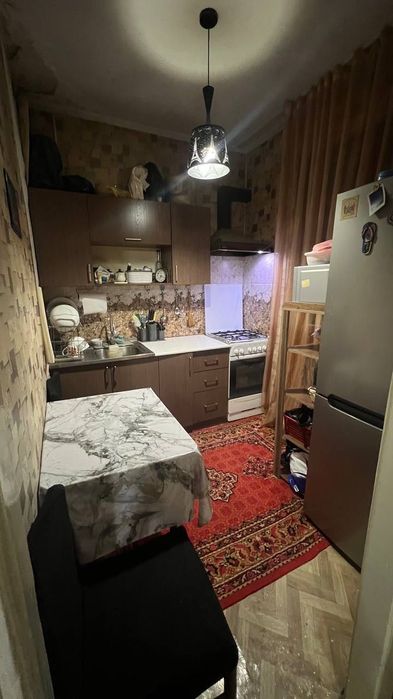 Чиланзар (19 квартал) продается 2х комнатная зеркальная 1- этаж