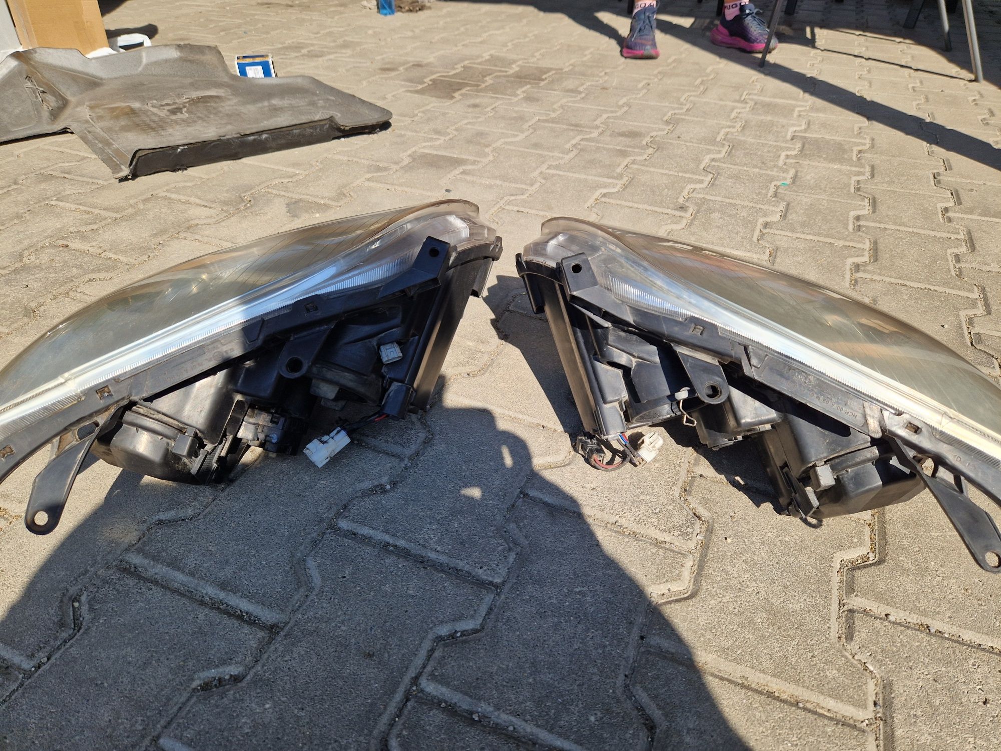 Фарове Toyota Avensis T25 / Тойота Авенсис Т25