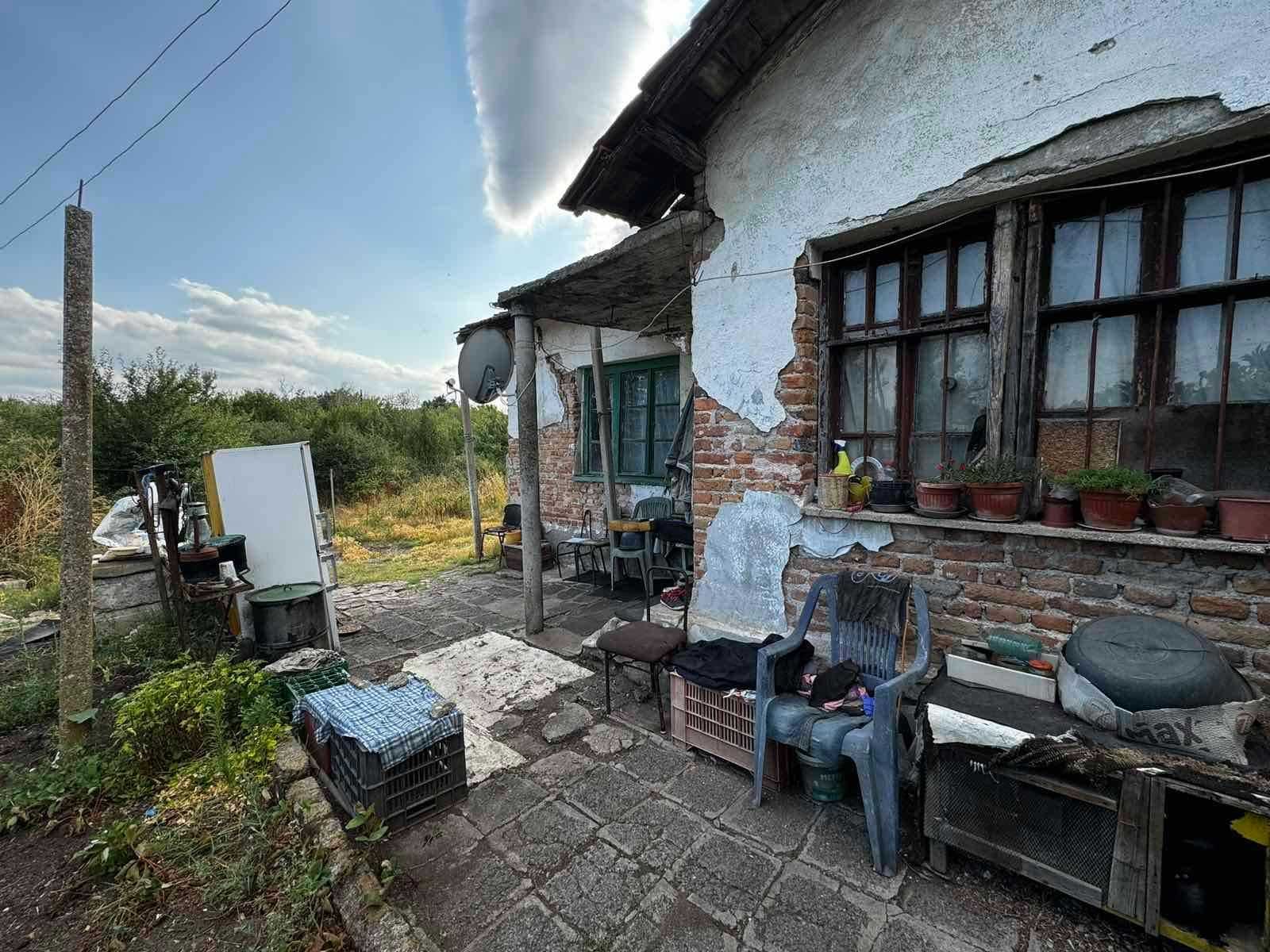 Продава се едноетажна къща