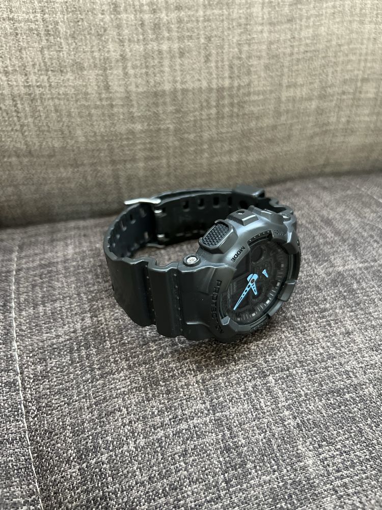 Часовник G-shock