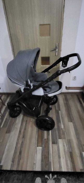 Vand carut pentru nou nascuti