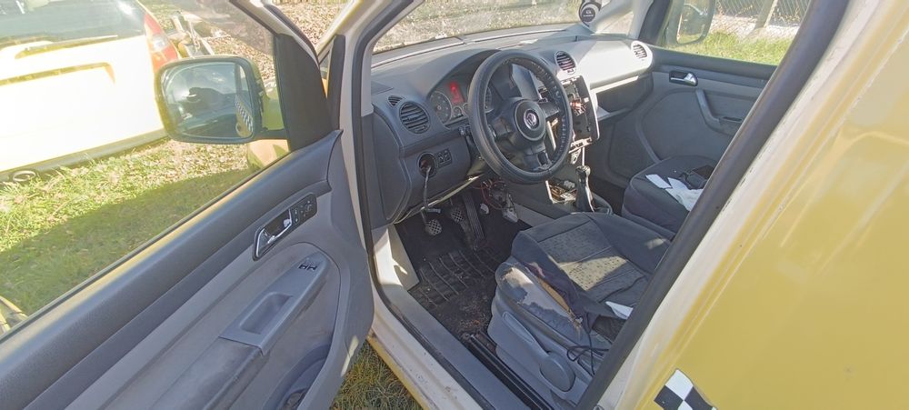 Продавам Vw Caddy 2.0 бензин с метан на части.