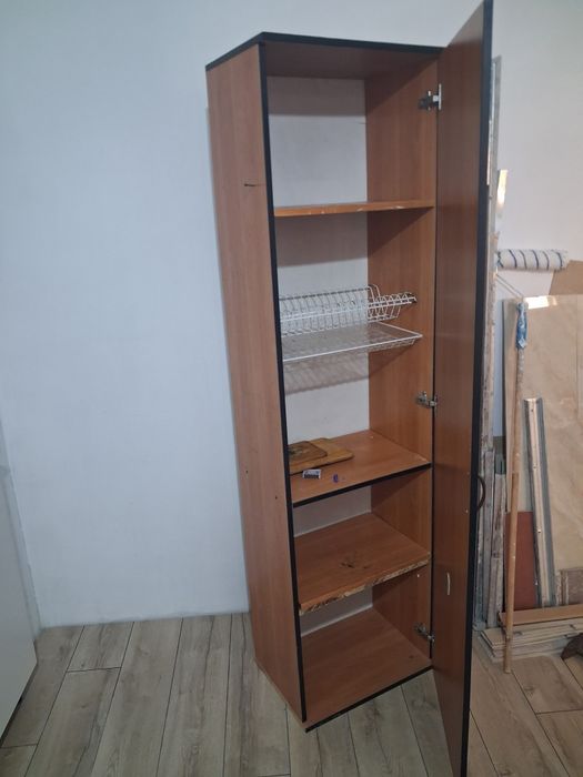 Отдам мебель: Стол; Пенал