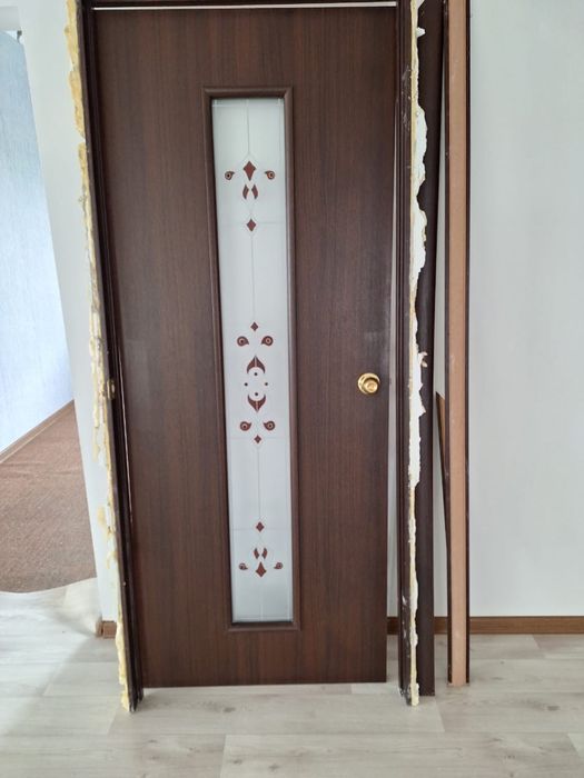 Межкомнатные двери бу и шкаф