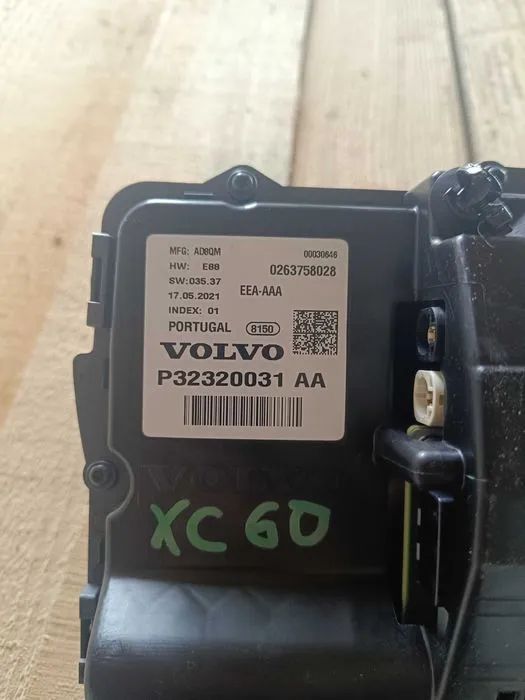 Ceasuri bord plasma Volvo XC60 2017-2024