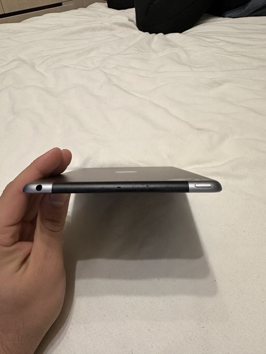Продавам iPad mini wi-fi+ cellular 16gb Space Gray