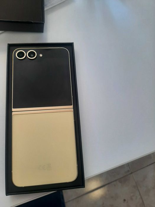 Самсунг Флип 6 с една година гаранция