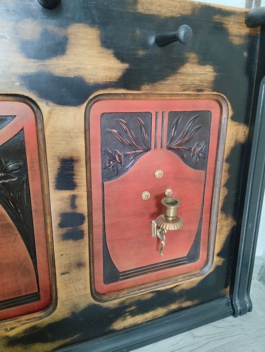 Вешалка декоративная