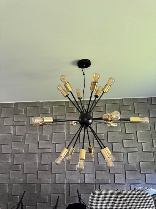 Vând 2 candelabre cu 250 roni  si o masuta inox la 300 roni