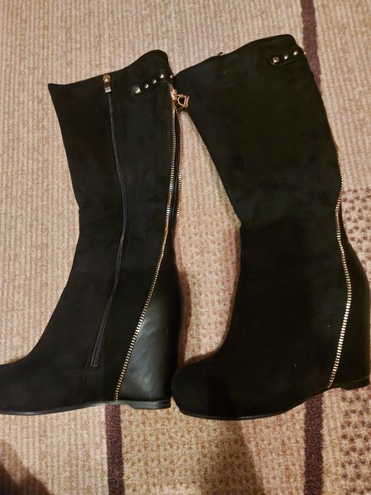 Дамски велурени ботуши