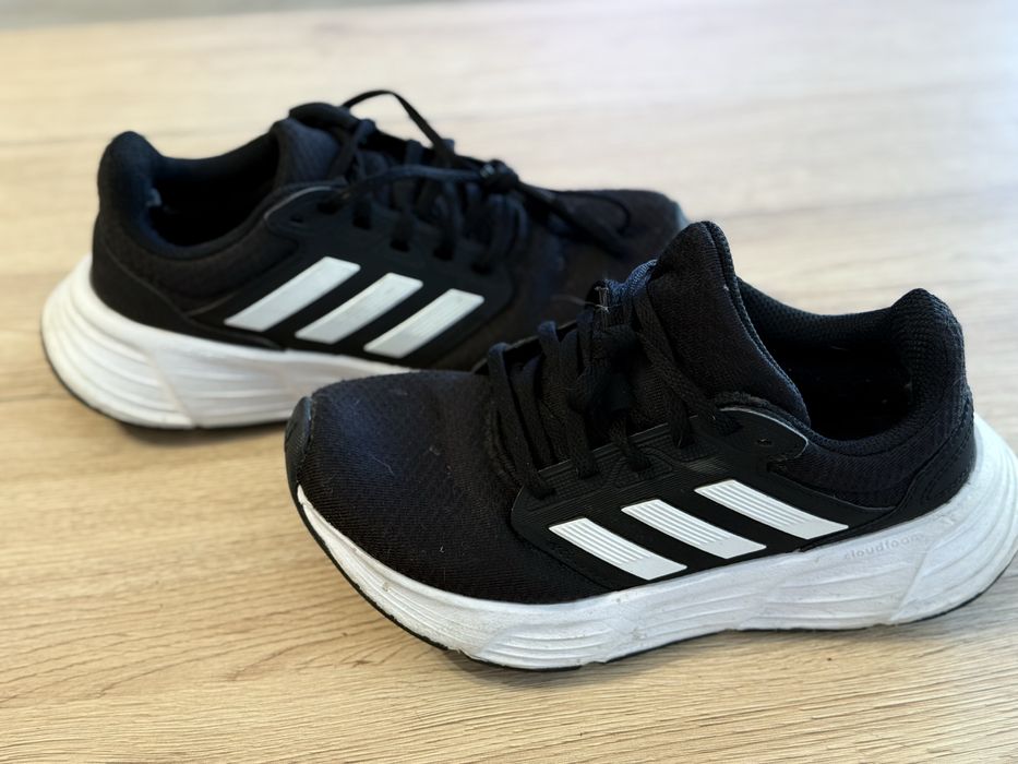Adidas  Original - подходящи за работа или разходка