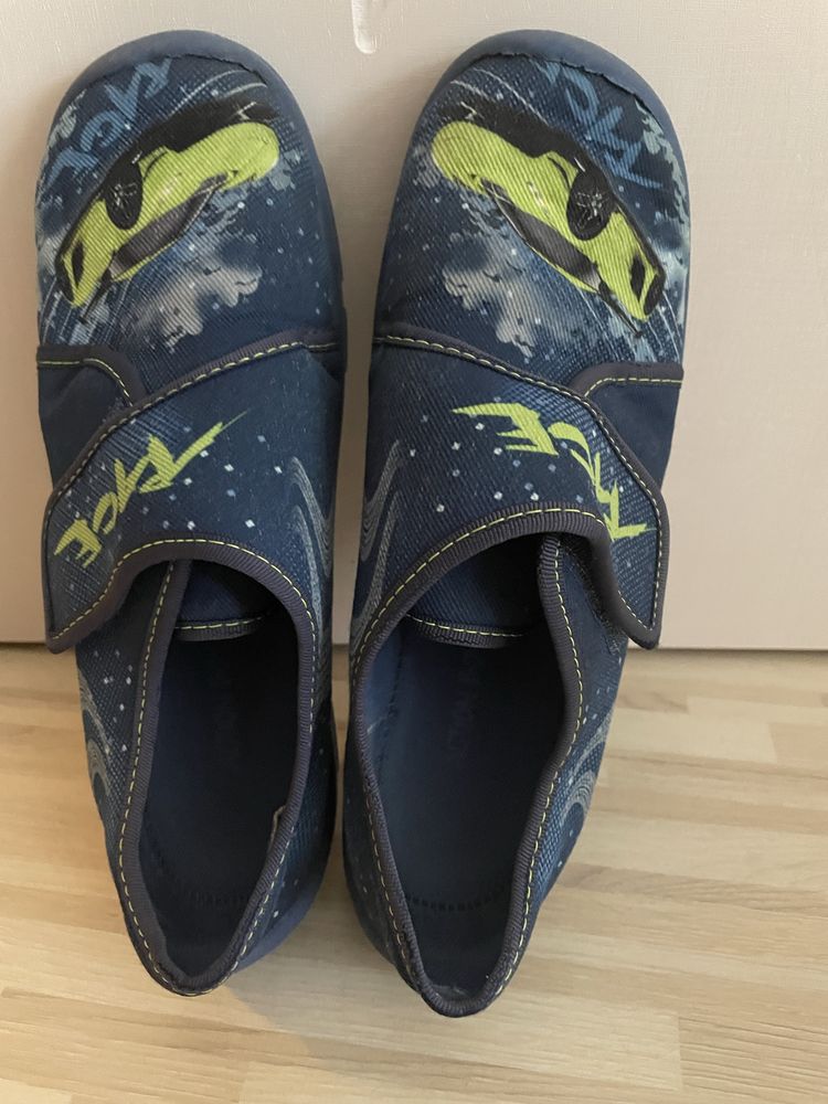 Детски пантофи, пантофи slip-on и кроксове за момче