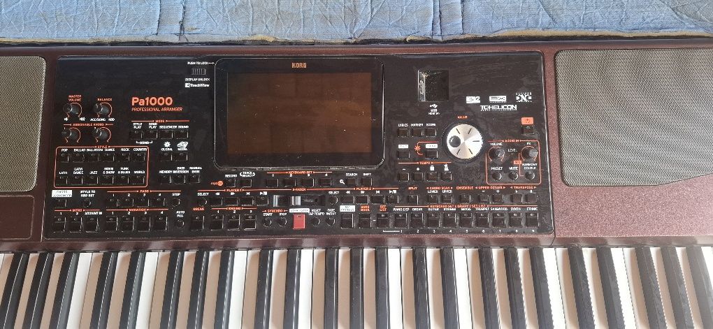 продавам korg pa 1000