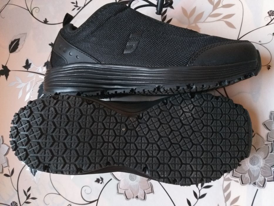 Adidasi negri marimea 39 - transport gratuit