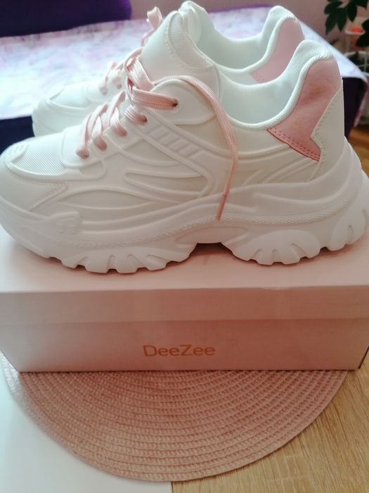 Маратонки нови 39 номер.