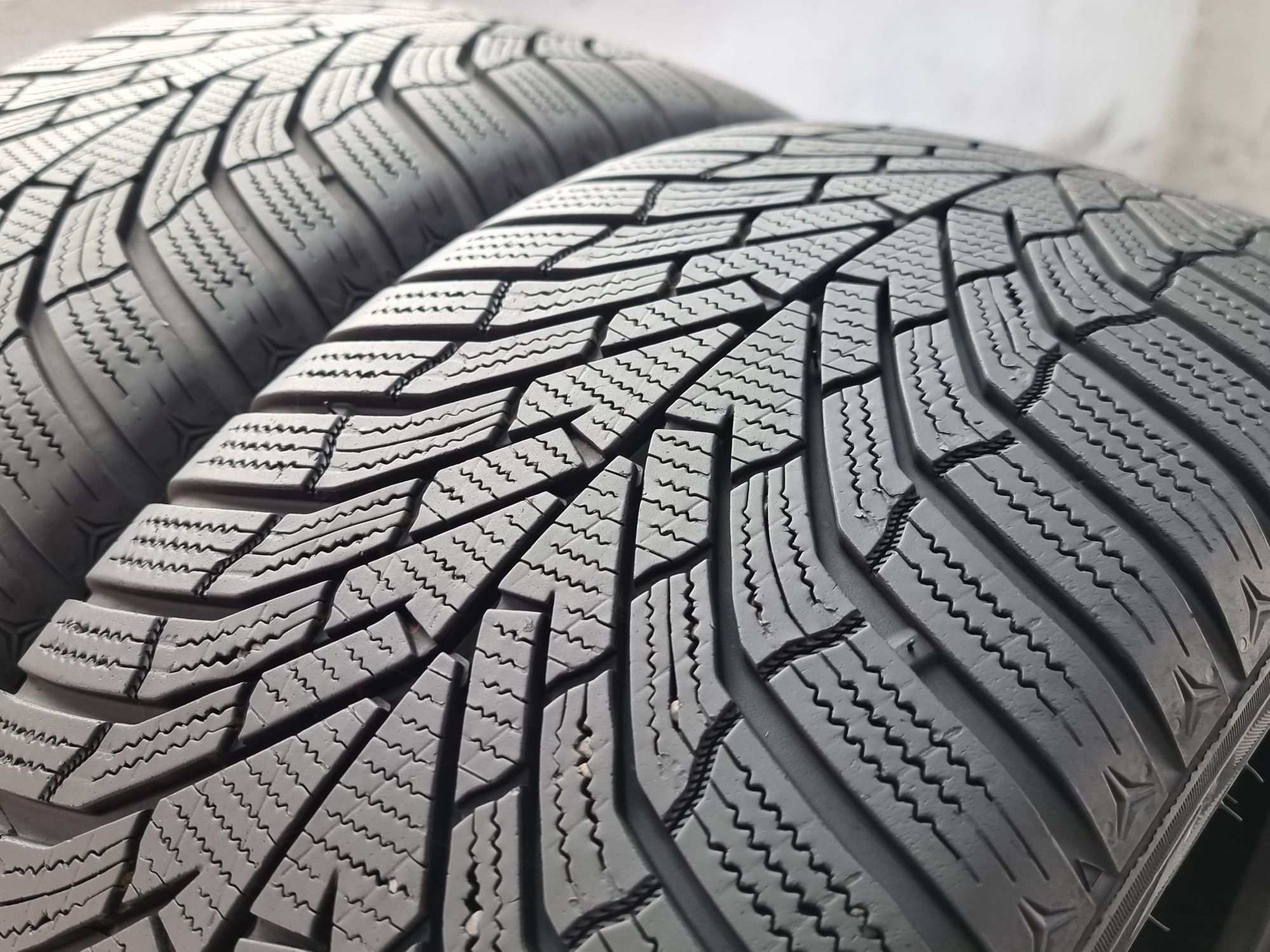 "Dot 22" 235/45/18 Kumho 2Броя: 250лв 7.5мм