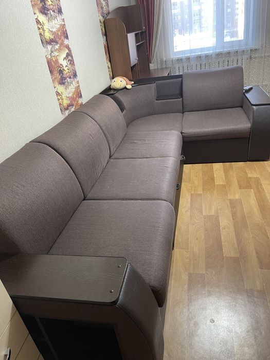 Диван угловой, в отличном состоянии