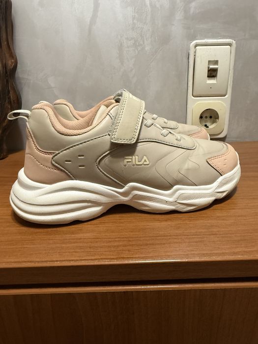 Fila маратонки 36 номер
