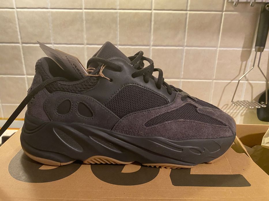 Yeezy Boost 700 Utility Black Marine 10 / 44