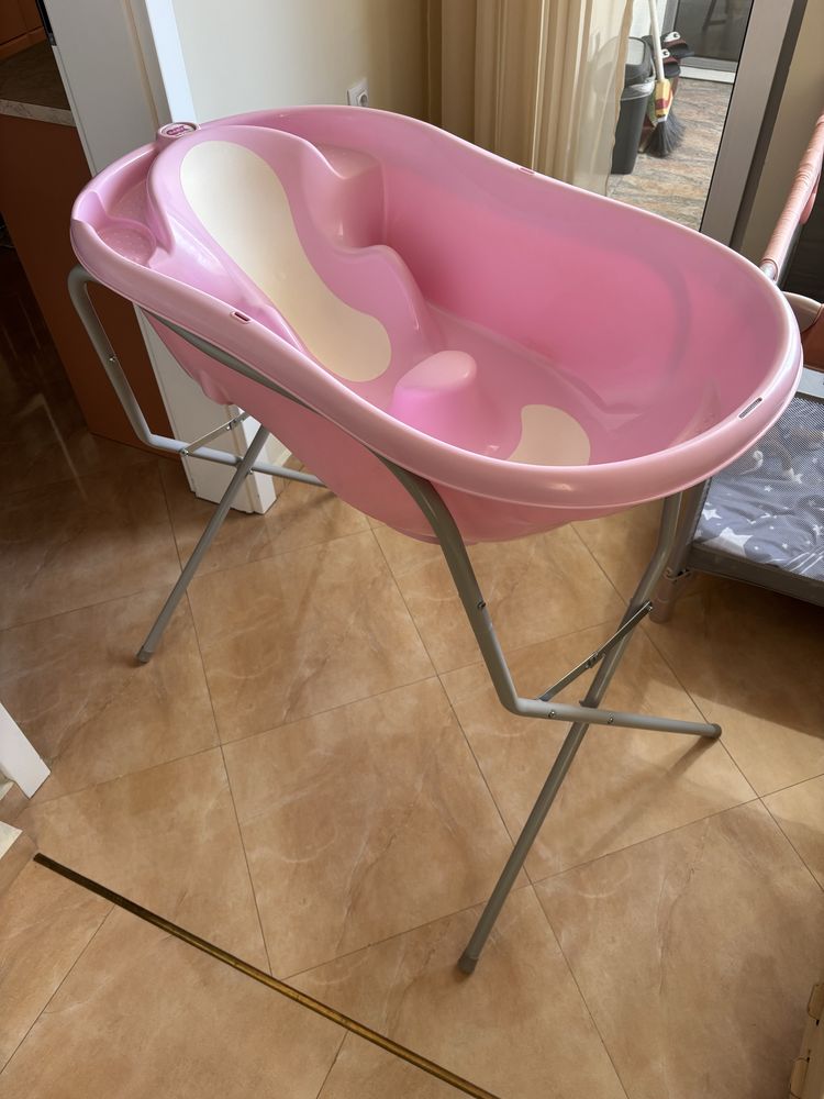 Ергономична бебешка вана OK Baby със стойка